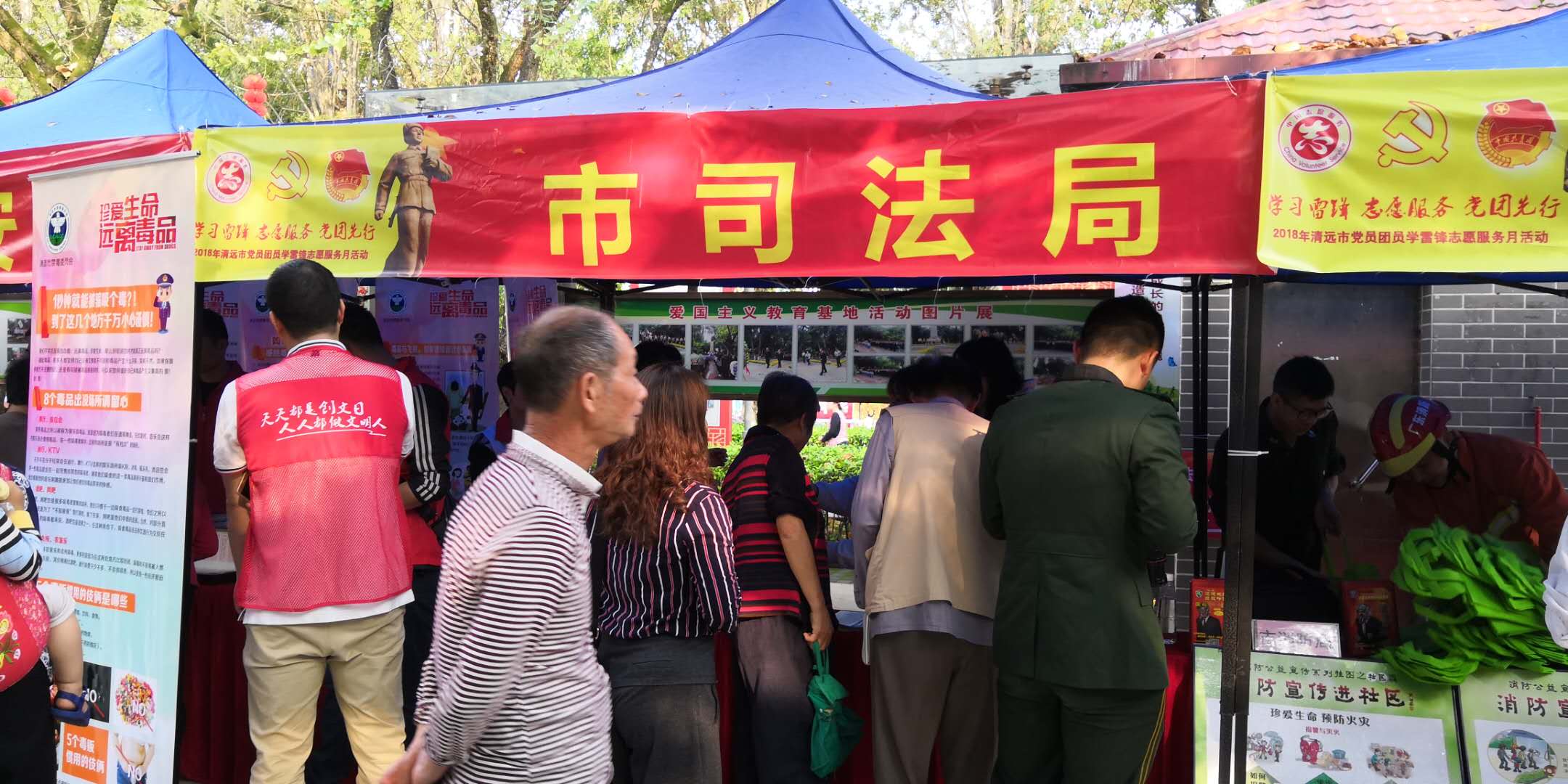 3月5日，市司法局、市委普法辦在清城區(qū)鳳城街道鳳桂園社區(qū)開展掃黑除惡、禁毒、禁賭法治宣傳活動(dòng)5.jpg