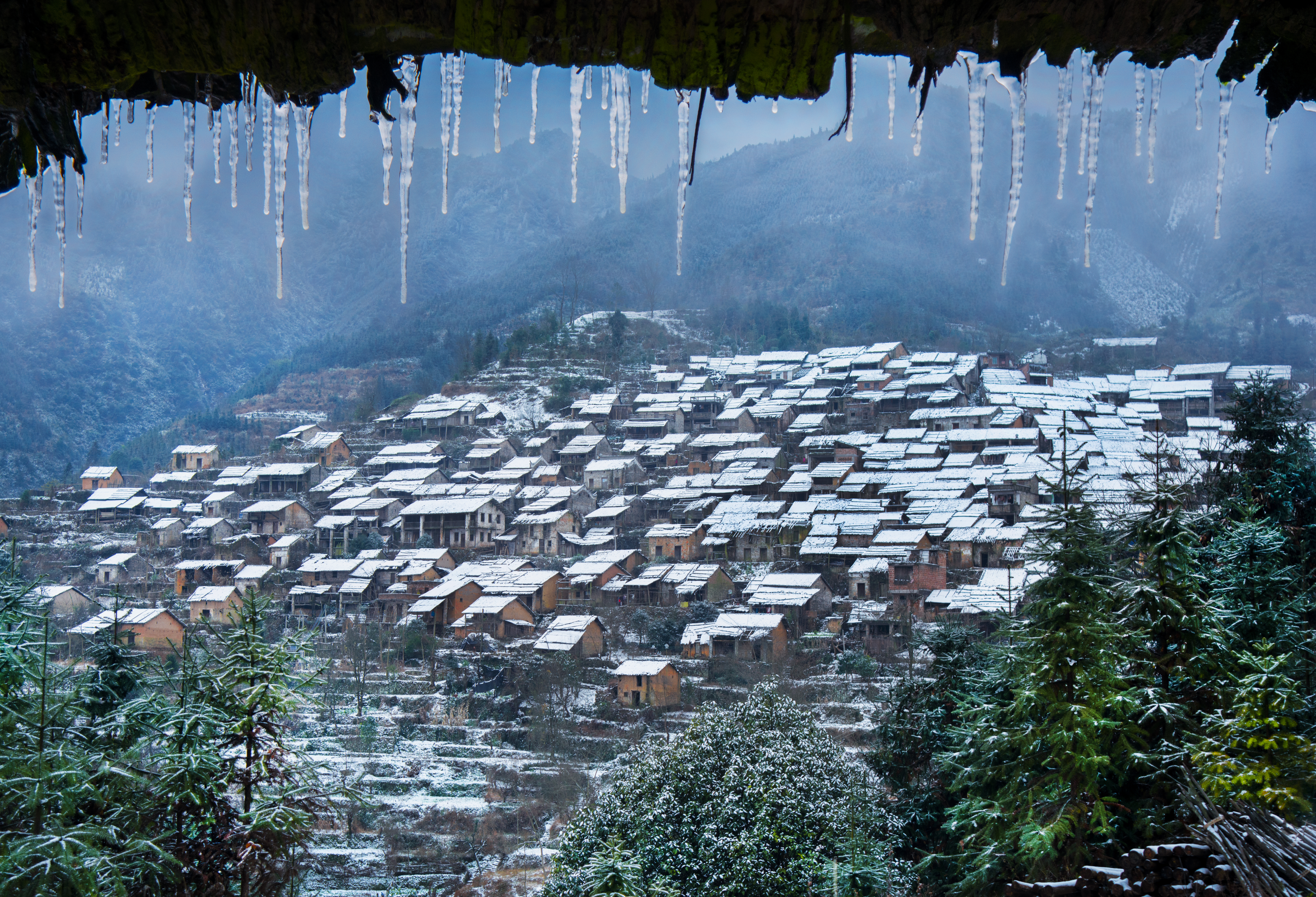 《油嶺冬雪》.jpg