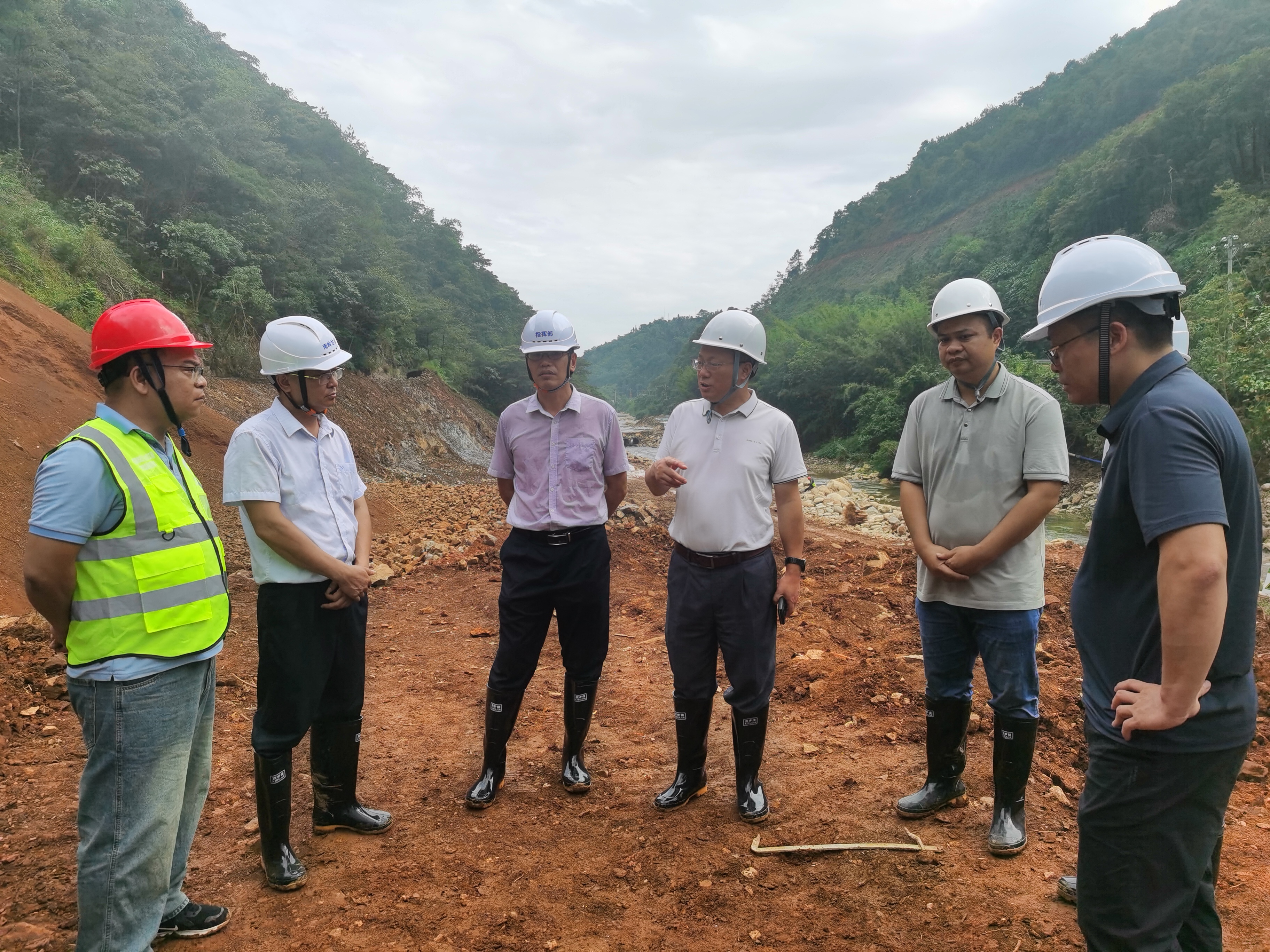 清遠(yuǎn)市水利局赴英德市開展國慶前后在建水利工程安全生產(chǎn)和建設(shè)質(zhì)量普遍性問題專項(xiàng)檢查